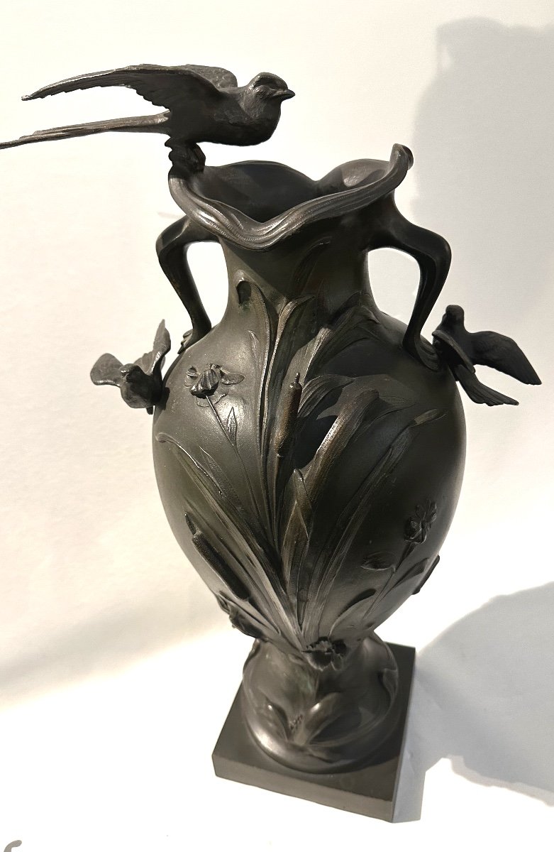 Imposing Unsigned Art Nouveau Vase By Jean-baptiste Sloodts 