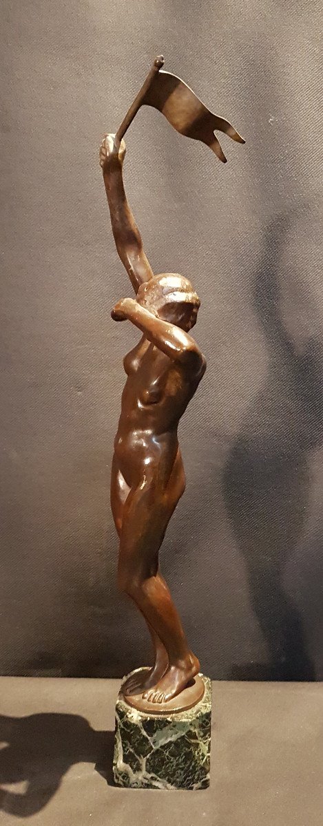 Femme Agitant Un Drapeau, Bronze - Floris De Cuyper-photo-2