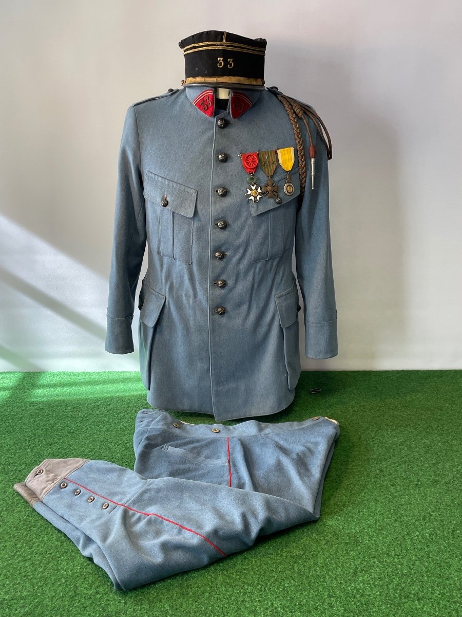 Tenue d'Un Officier Du 33 ème Régiment d'Artillerie  De Campagne  Du Modèle  1913/16 W W 1    