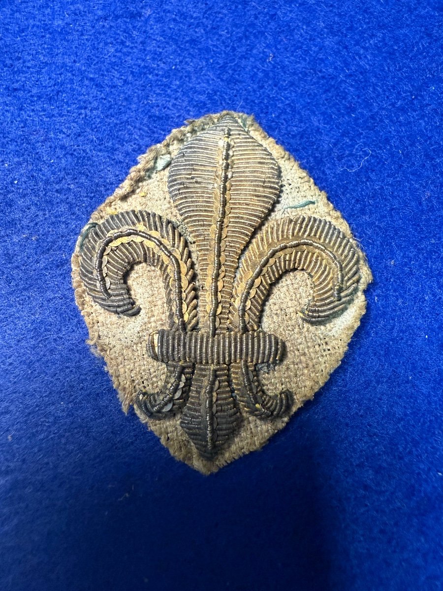 Fleur De Lys  De Retroussis d'Uniforme  d'Officier   Ancien Régime  18 ème