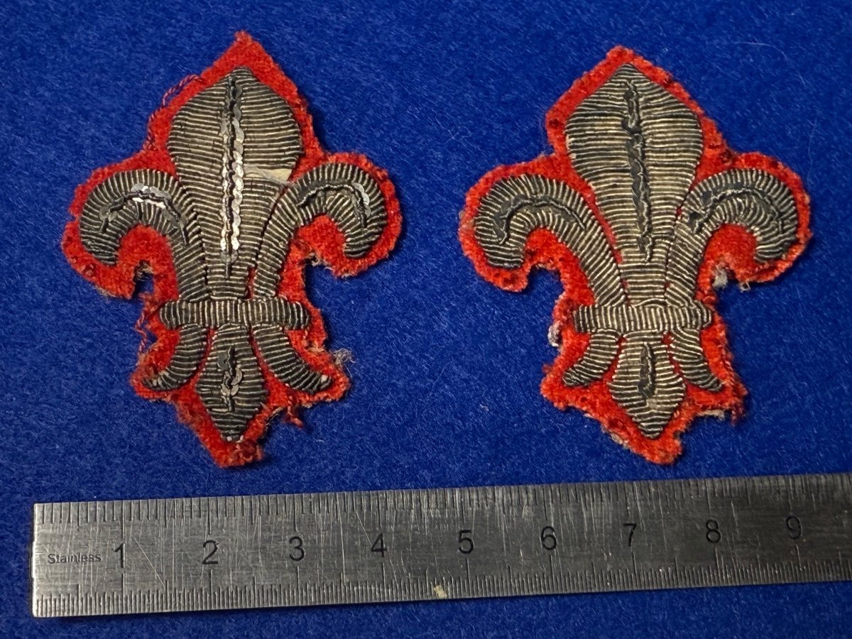 Deux Fleur De Lys  Ornements  De Retroussis d'Uniforme d'Officier Restauration  19 ème -photo-2