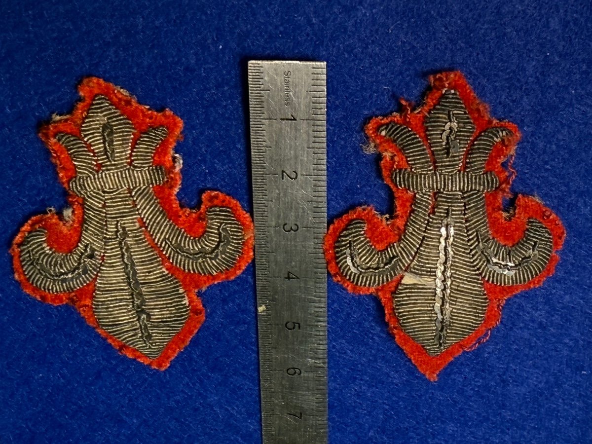 Deux Fleur De Lys  Ornements  De Retroussis d'Uniforme d'Officier Restauration  19 ème -photo-3