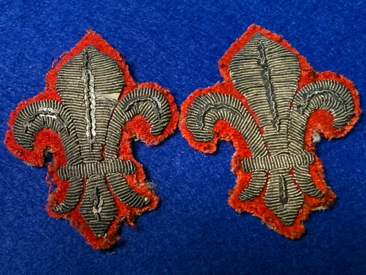 Deux Fleur De Lys  Ornements  De Retroussis d'Uniforme d'Officier Restauration  19 ème -photo-2