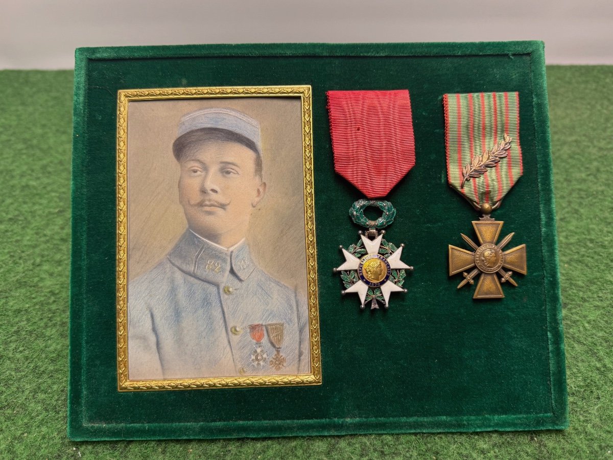  Charcoal Of A Lieutenant Of The 82nd Line Infantry Regiment And Its Ww 1 Decorations-photo-2