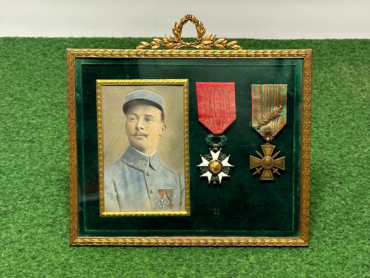  Charcoal Of A Lieutenant Of The 82nd Line Infantry Regiment And Its Ww 1 Decorations