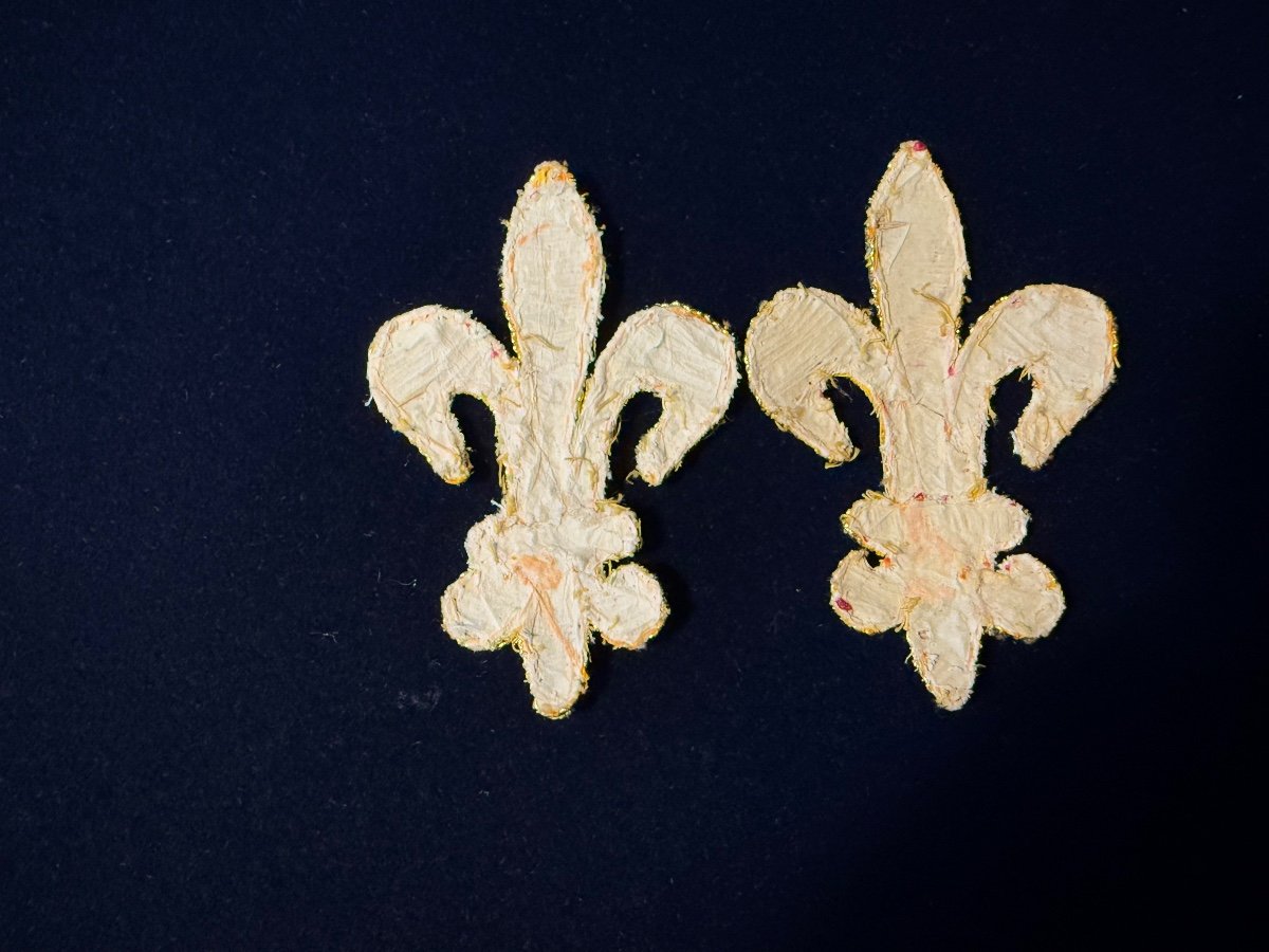 Deux Grandes Fleur De Lys  Or  De  Porte Manteau  d' Officier De La Garde Royale   1814  19 ème-photo-3