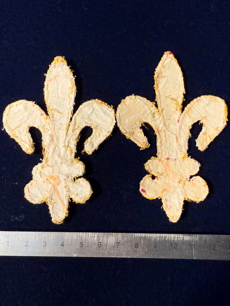 Deux Grandes Fleur De Lys  Or  De  Porte Manteau  d' Officier De La Garde Royale   1814  19 ème-photo-1