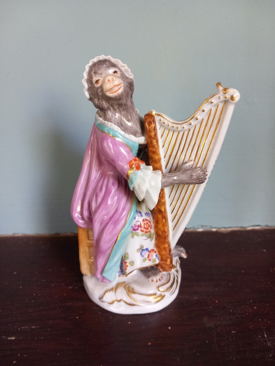 Manufacture De Meissen - Singe Musicien joueuse de harpe