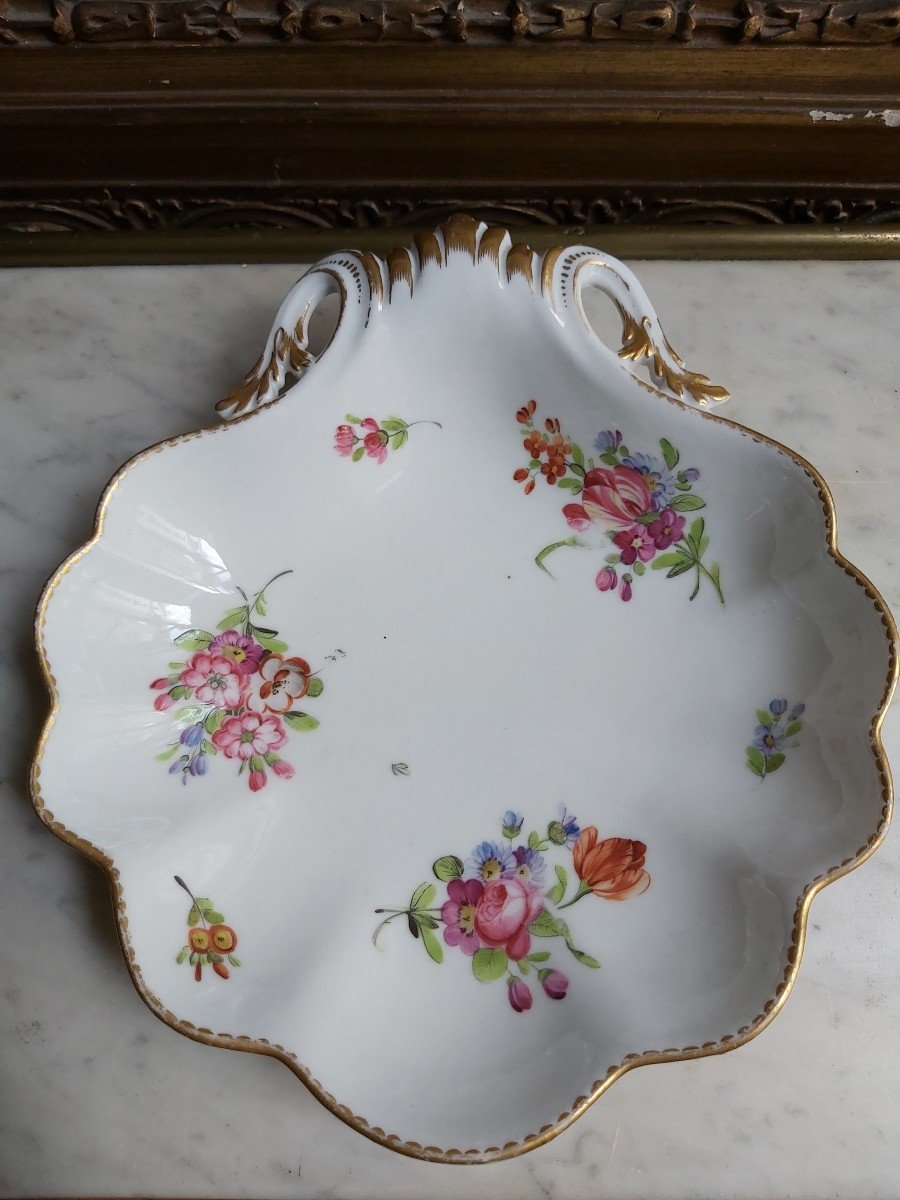 Manufacture De Locré - Fruit Bowl Shell Decorated With Bouquets Of Flowers - 18th Century