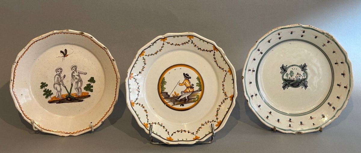 Nevers Set Of Three Polychrome Plates 