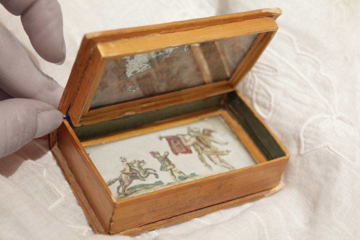 Small Straw Marquetry Box With 18th Century Engraving-photo-2