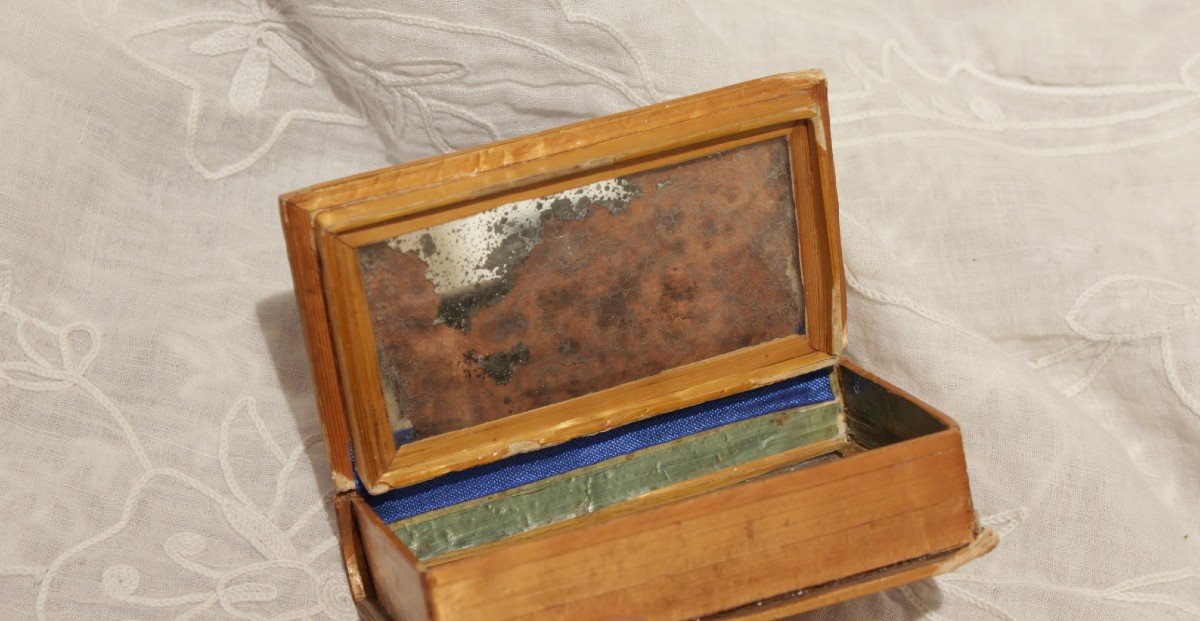 Small Straw Marquetry Box With 18th Century Engraving-photo-4