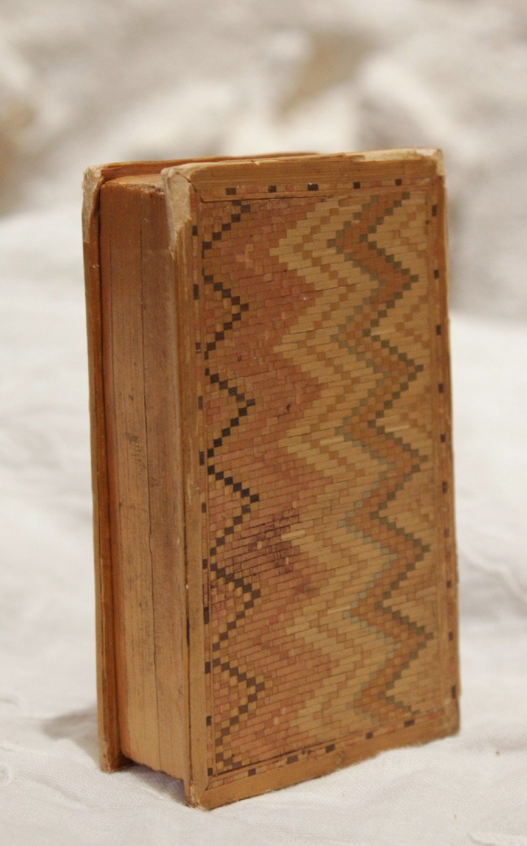 Small Straw Marquetry Box With 18th Century Engraving-photo-3