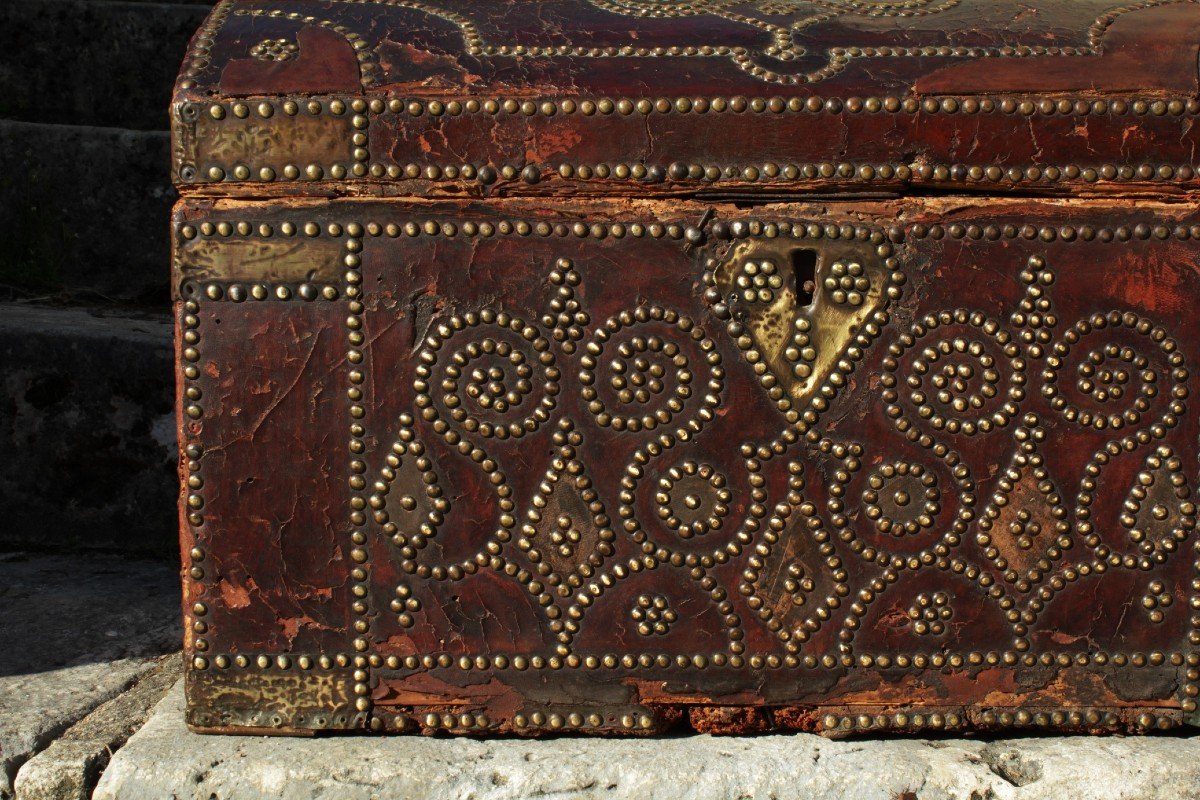 18th Century Studded Wood And Leather Travel Chest-photo-3