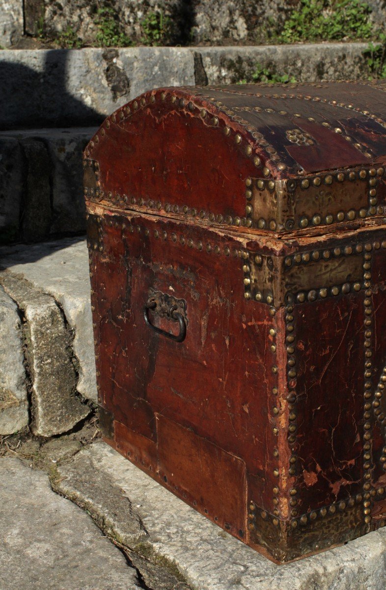 18th Century Studded Wood And Leather Travel Chest-photo-3