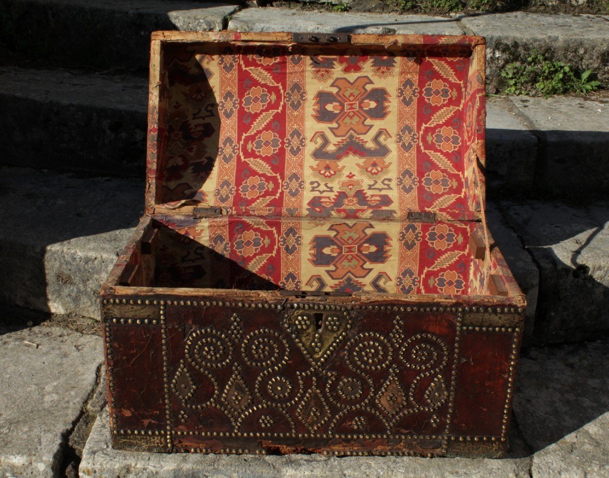 18th Century Studded Wood And Leather Travel Chest-photo-4