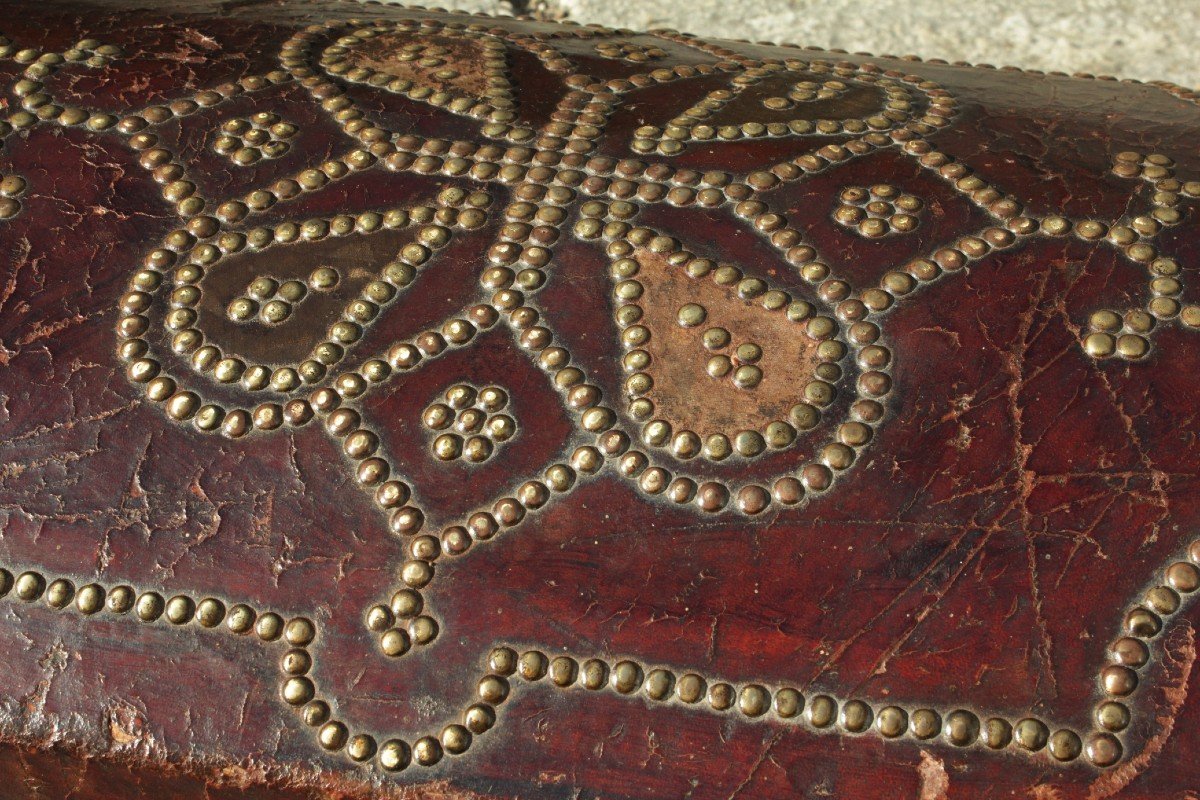 18th Century Studded Wood And Leather Travel Chest-photo-7