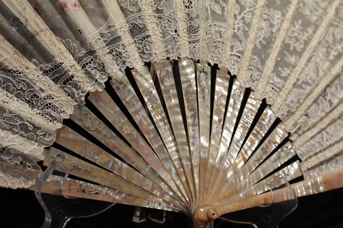 Mother-of-pearl And Lace Folded Fan With Painted Bird Decoration 1890-1900-photo-1