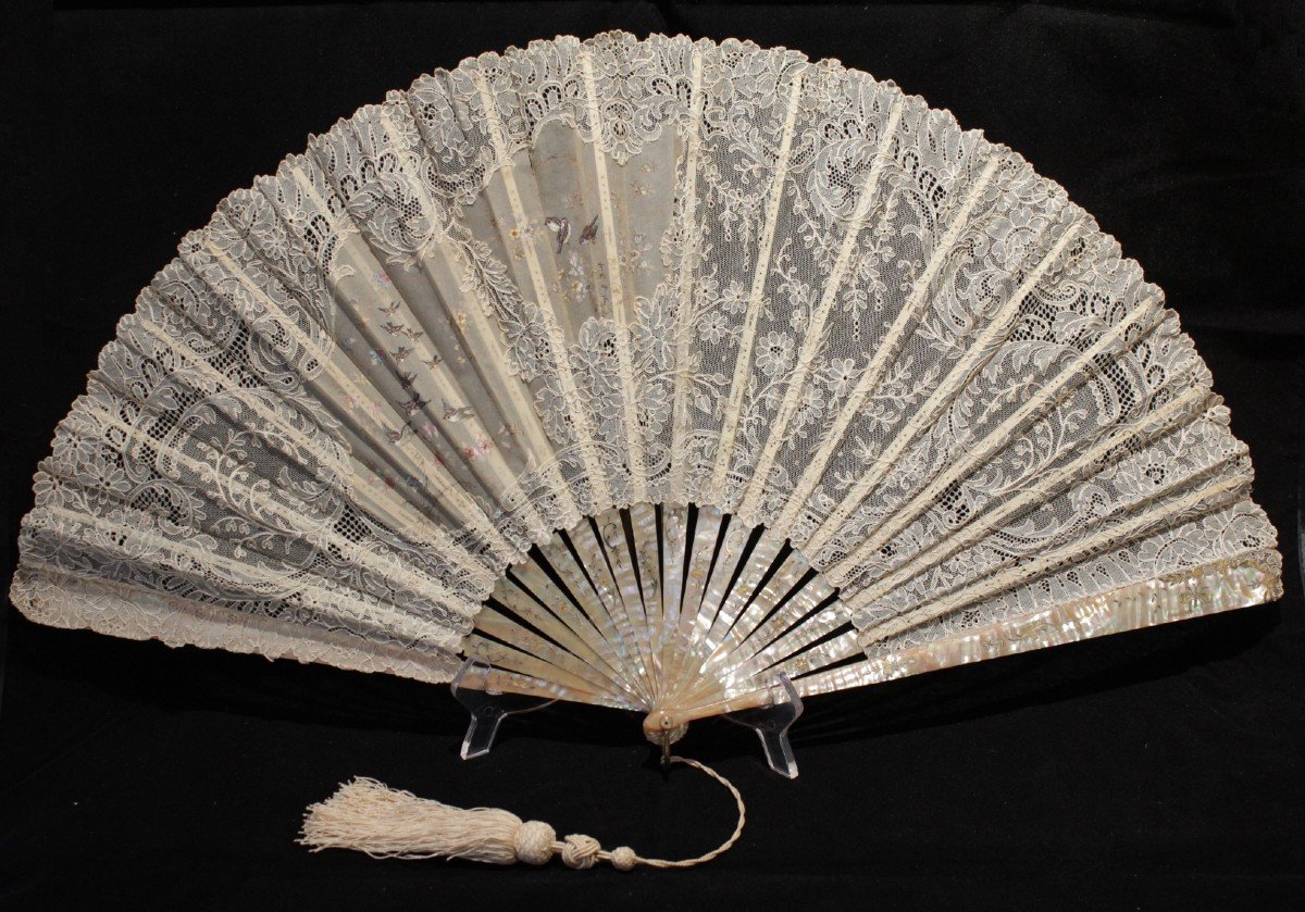 Mother-of-pearl And Lace Folded Fan With Painted Bird Decoration 1890-1900