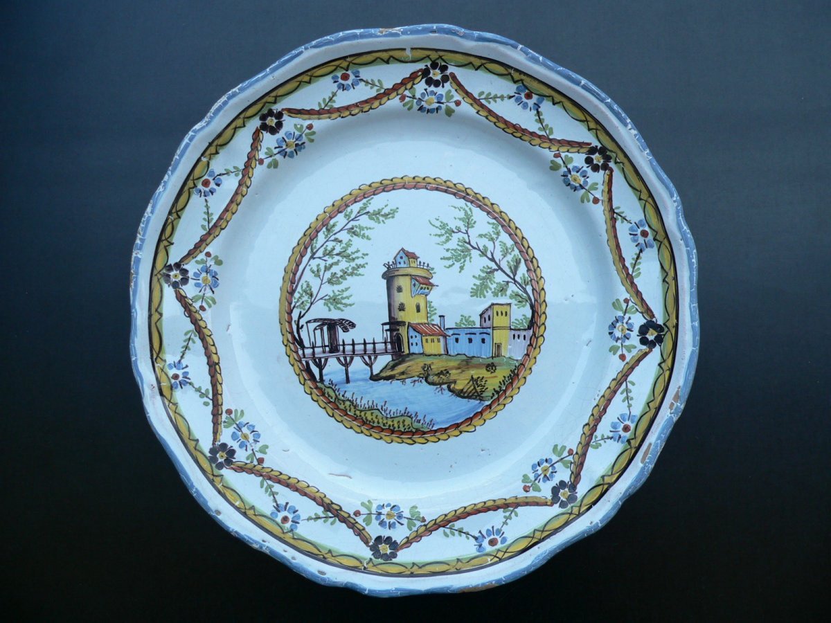 19th Century Earthenware Dish From Islettes Decorated With A Castle In A Medallion