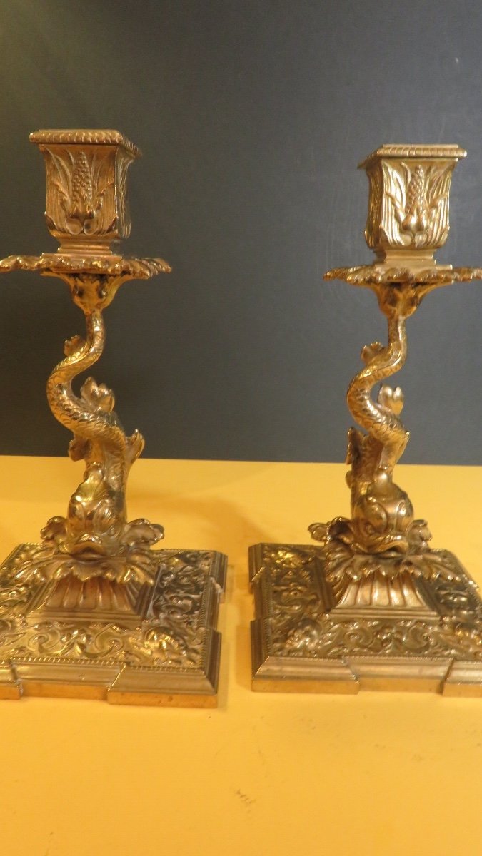 Pair Of Candlesticks: Aux Dauphins, In Gilt Bronze Late 19th Century-photo-2