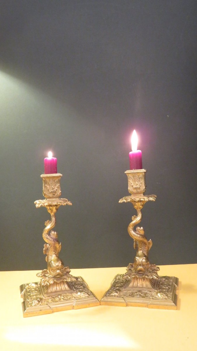 Pair Of Candlesticks: Aux Dauphins, In Gilt Bronze Late 19th Century-photo-5