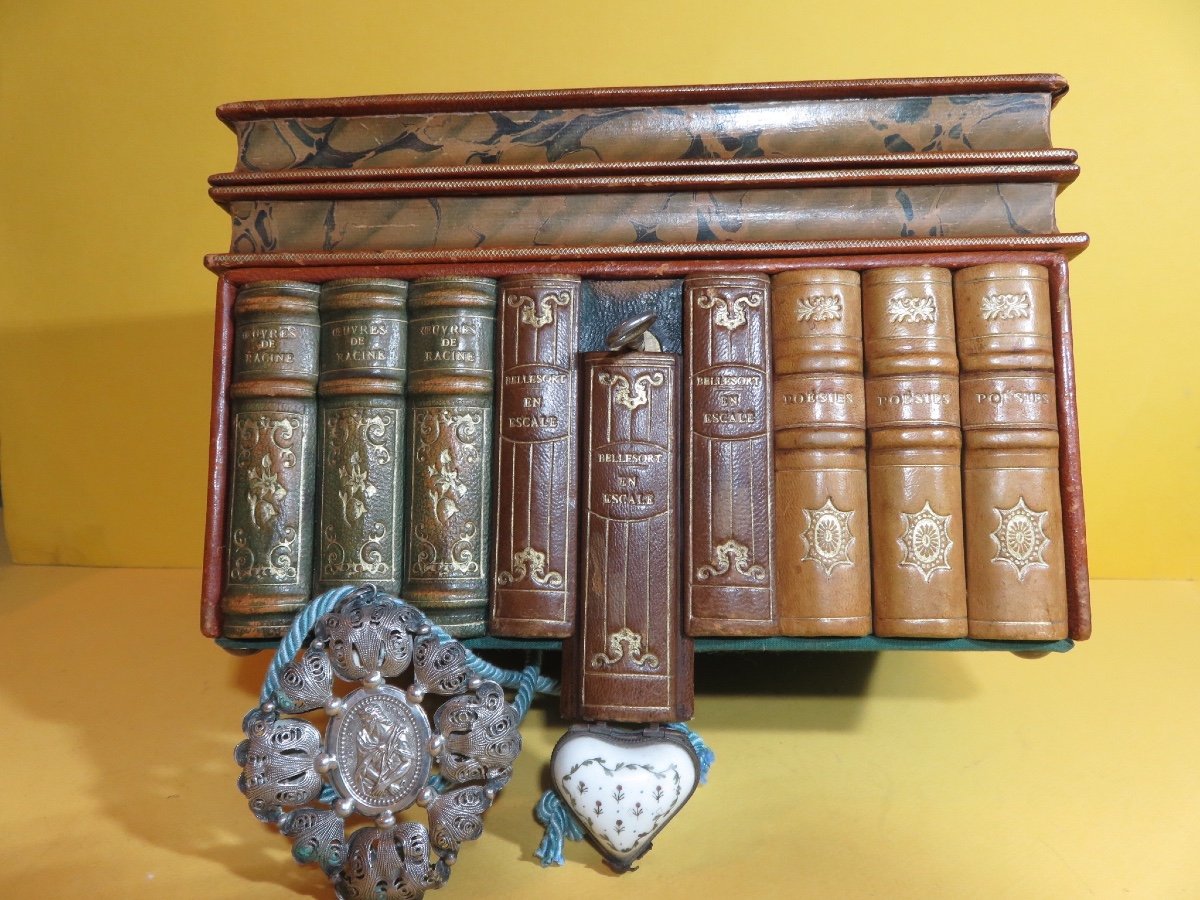 Coffret ou boite à bijoux en cuir  , en trompe l'oeil de livres anciens -photo-2