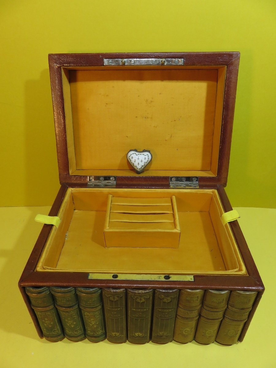 Coffret ou boite à bijoux en cuir  , en trompe l'oeil de livres anciens -photo-3