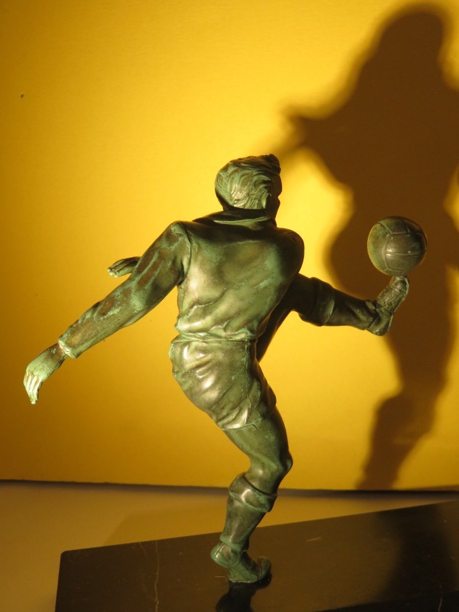 Art Deco Sculpture In Regula And Marble: The Footballer-photo-3