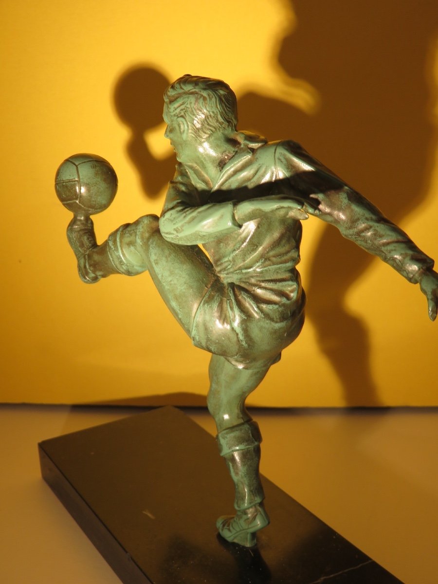 Art Deco Sculpture In Regula And Marble: The Footballer-photo-4