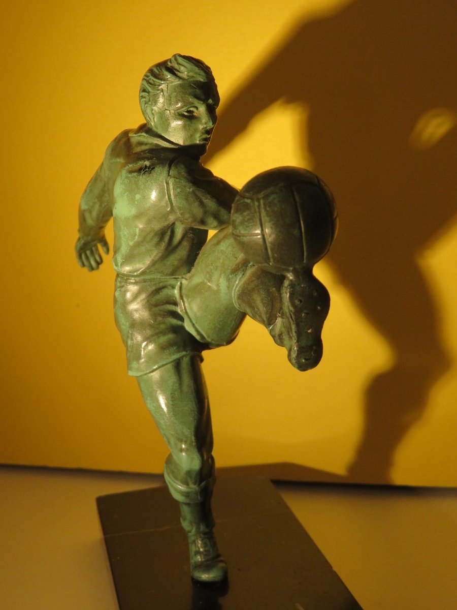 Art Deco Sculpture In Regula And Marble: The Footballer-photo-1