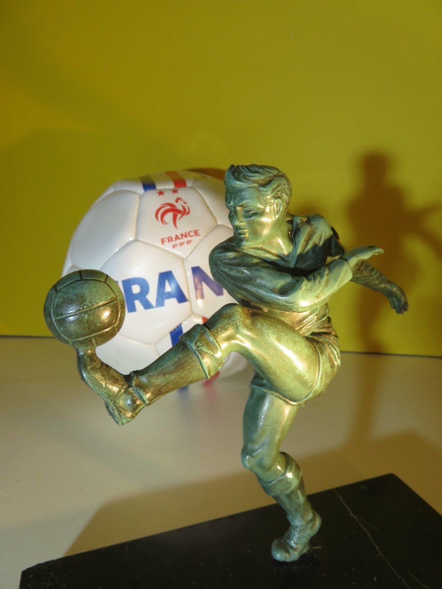 Art Deco Sculpture In Regula And Marble: The Footballer-photo-3