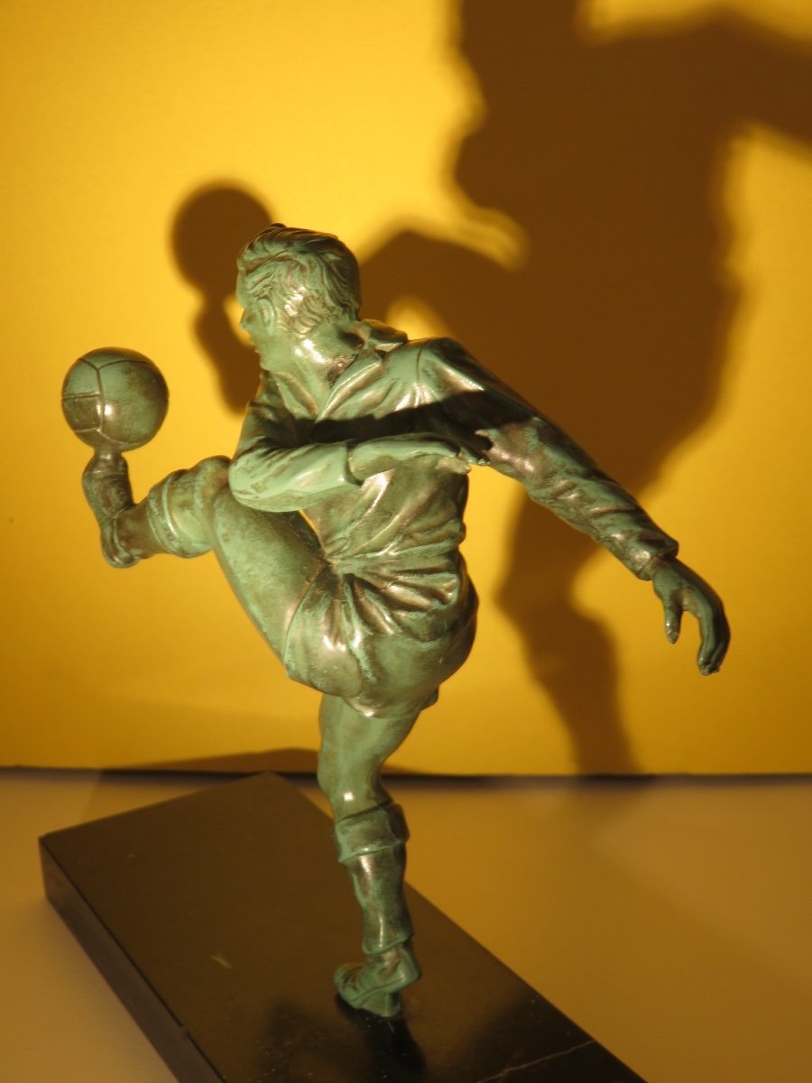 Art Deco Sculpture In Regula And Marble: The Footballer-photo-4