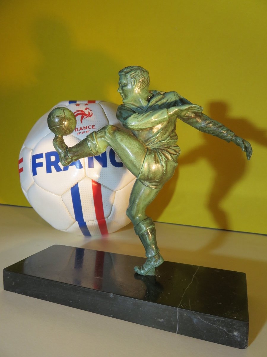 Art Deco Sculpture In Regula And Marble: The Footballer-photo-7