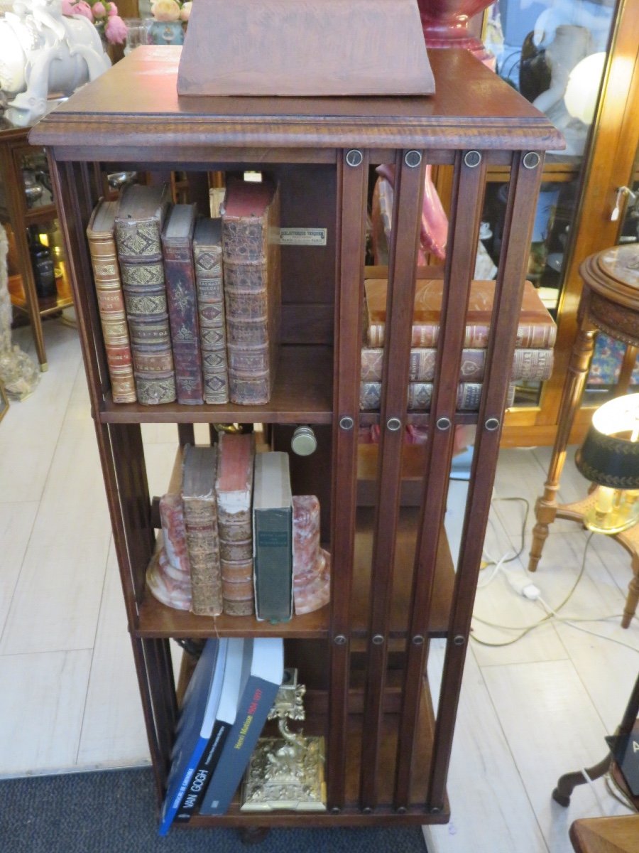 Bibliothèque tournante en noyer et chêne , à trois niveaux ,  de la maison Terquem Paris -photo-4