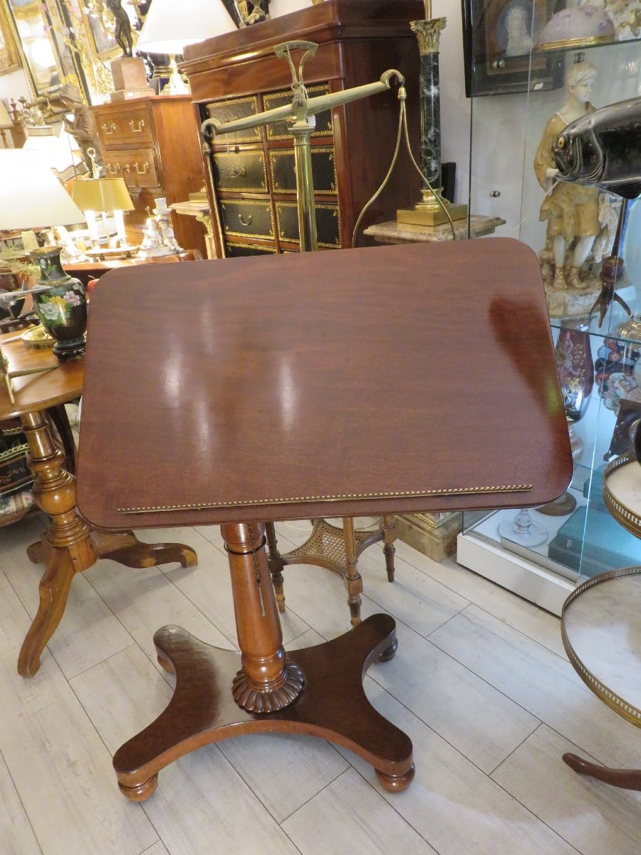 Table à système en acajou , et galerie de laiton , époque XIX ème