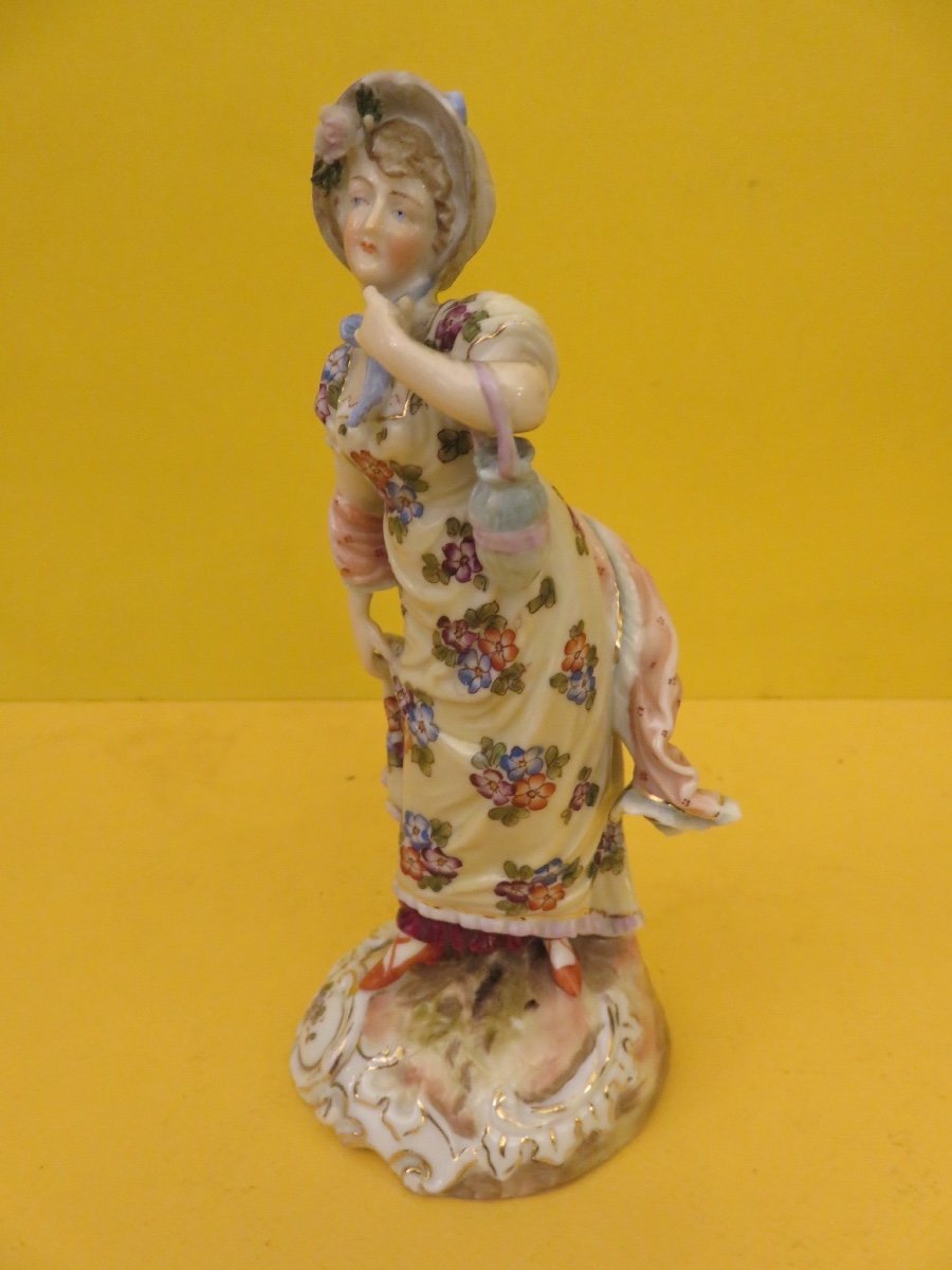 Sujet féminin  en porcelaine polychrome allemande : Volkstedt- Rudolstadt  , XIX ème -photo-3