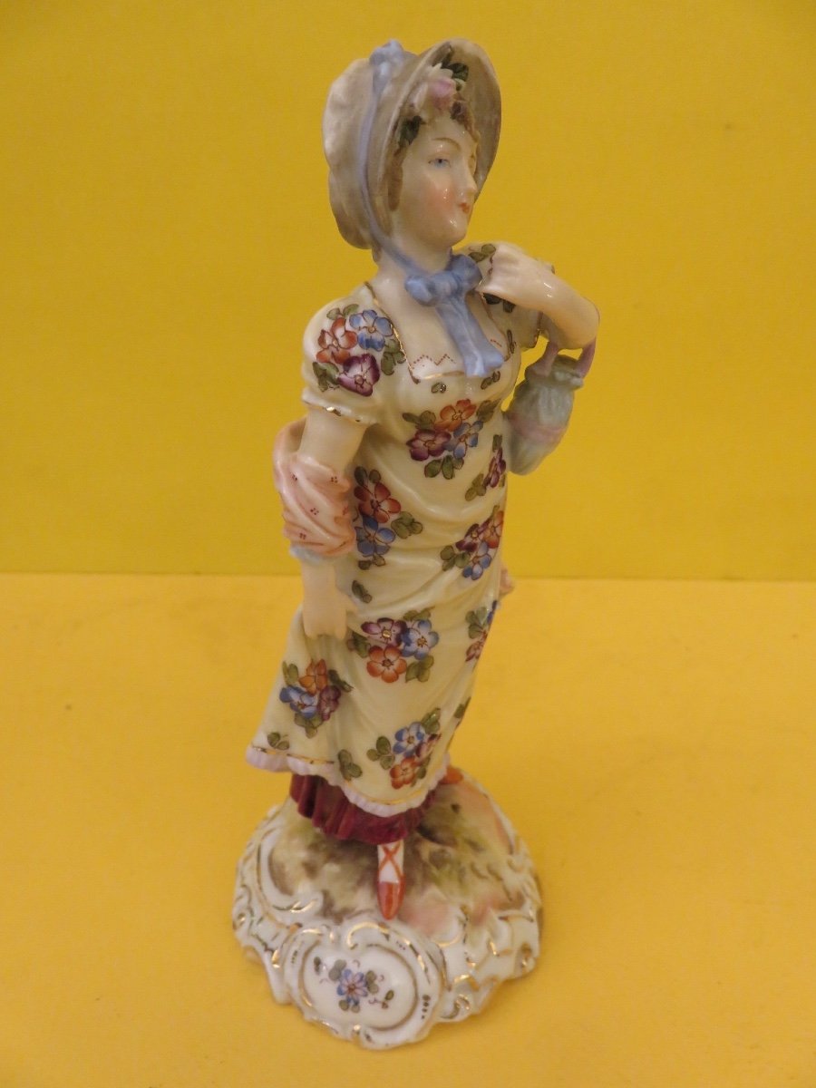 Sujet féminin  en porcelaine polychrome allemande : Volkstedt- Rudolstadt  , XIX ème -photo-3