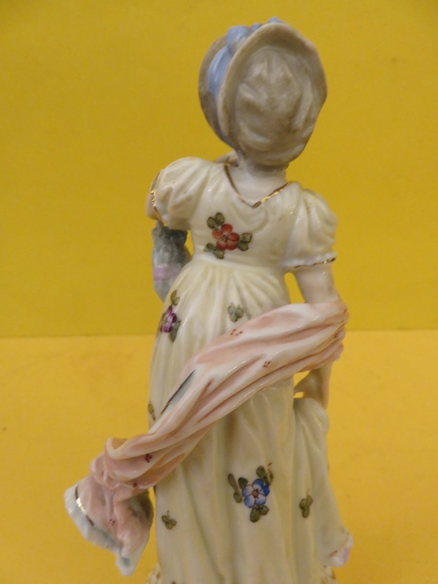 Sujet féminin  en porcelaine polychrome allemande : Volkstedt- Rudolstadt  , XIX ème -photo-4