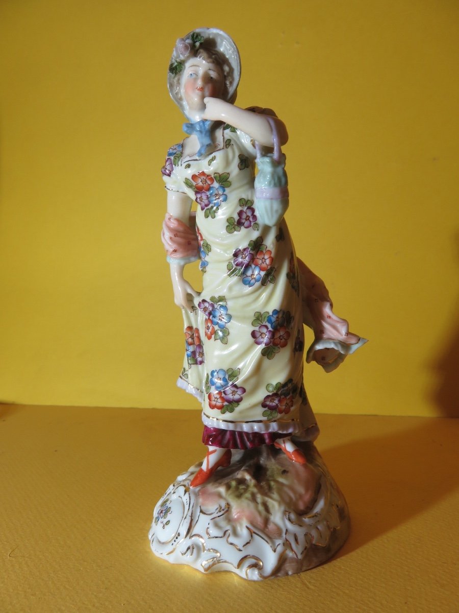 Sujet féminin  en porcelaine polychrome allemande : Volkstedt- Rudolstadt  , XIX ème -photo-5