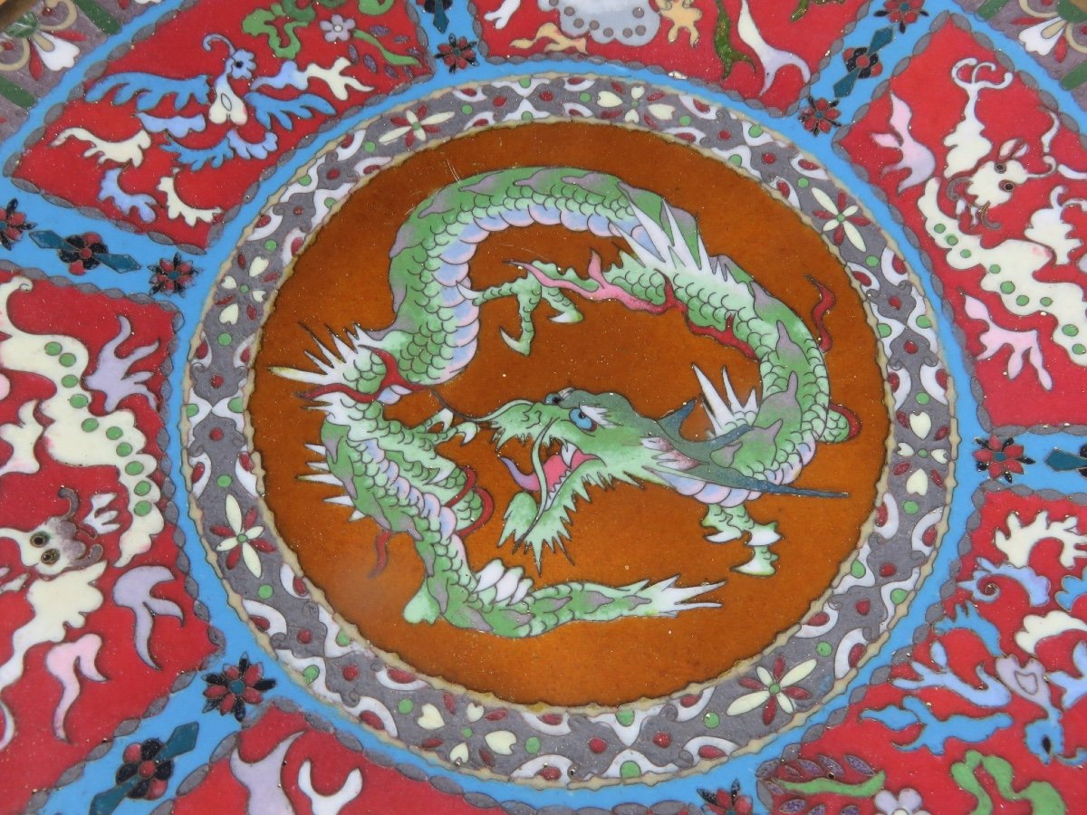 Plat circulaire en émaux cloisonnés à décor de dragons  période Meiji ( 1868- 1912)-photo-1