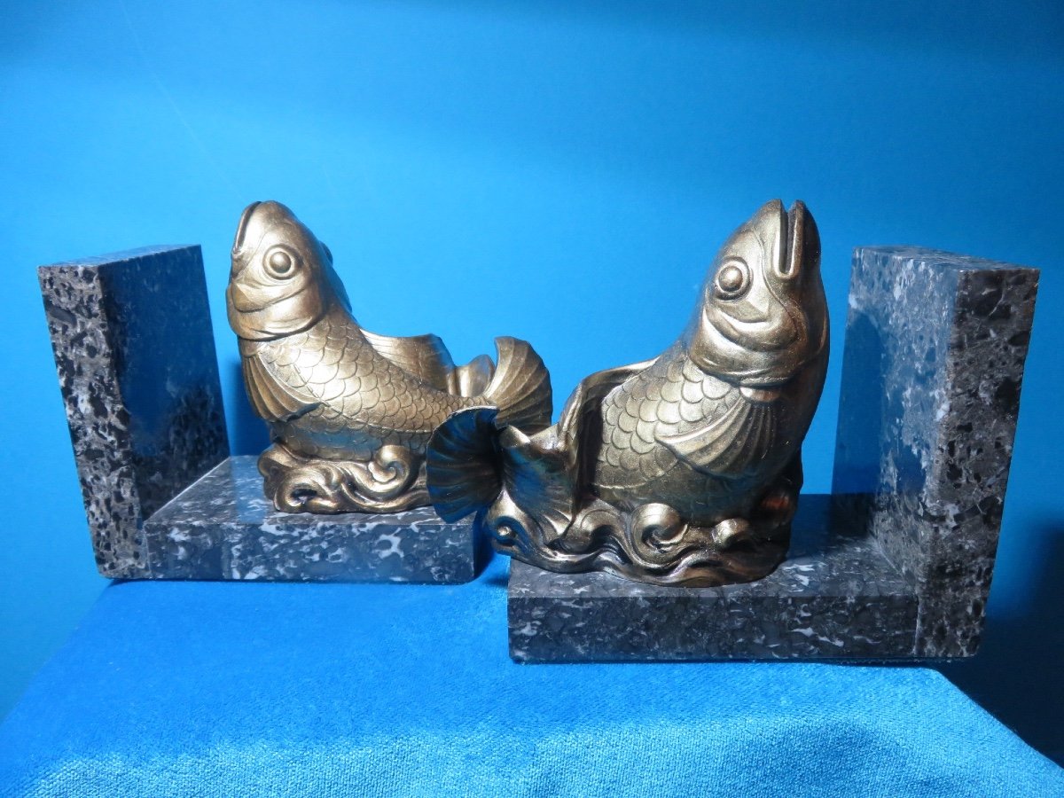 Pair Of Bookends With Japanese-style Koi Carp Theme, In Babbitt On A Black Marble Base -photo-3