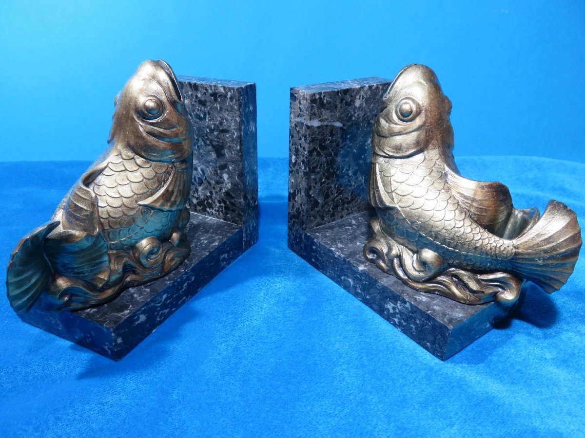 Pair Of Bookends With Japanese-style Koi Carp Theme, In Babbitt On A Black Marble Base -photo-3