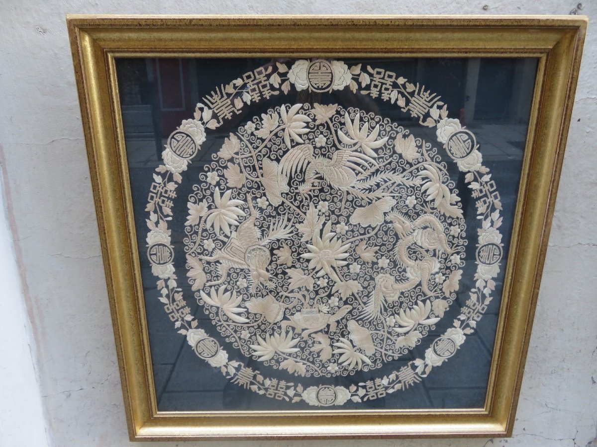 Large Circular Embroidery, Chinese, In Silk Thread, Framed, Early 20th Century -photo-3