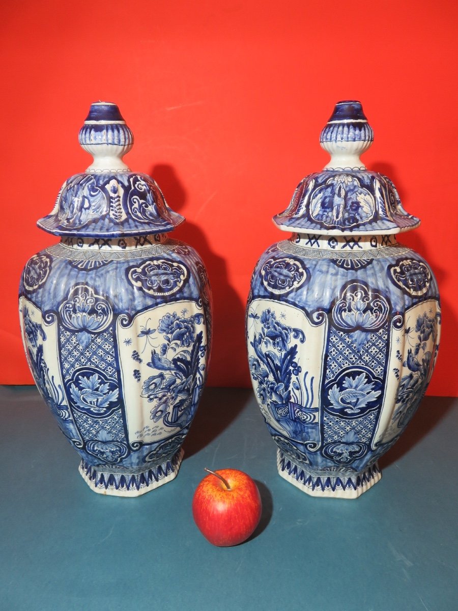 Pair Of Covered Vases, With Fluted Bellies, In Delft Earthenware (ht 46 Cm), Early 20th Century-photo-2