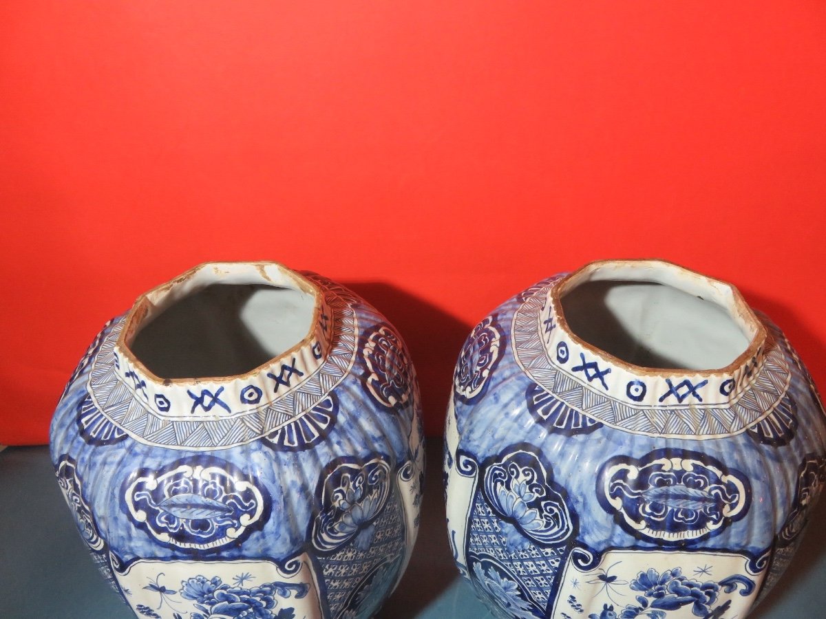 Pair Of Covered Vases, With Fluted Bellies, In Delft Earthenware (ht 46 Cm), Early 20th Century-photo-1