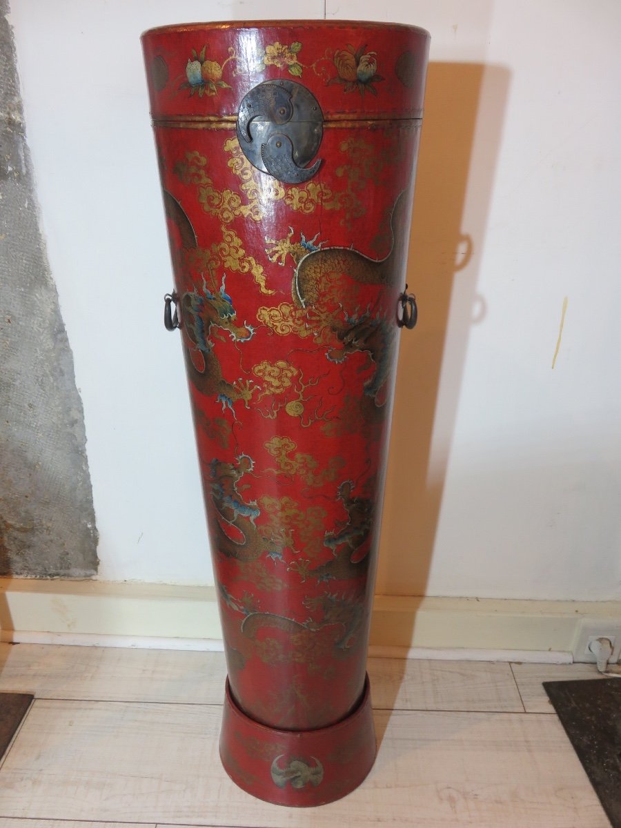 Red-background Lacquer Arrow Case Decorated With Dragons, Early 20th Century