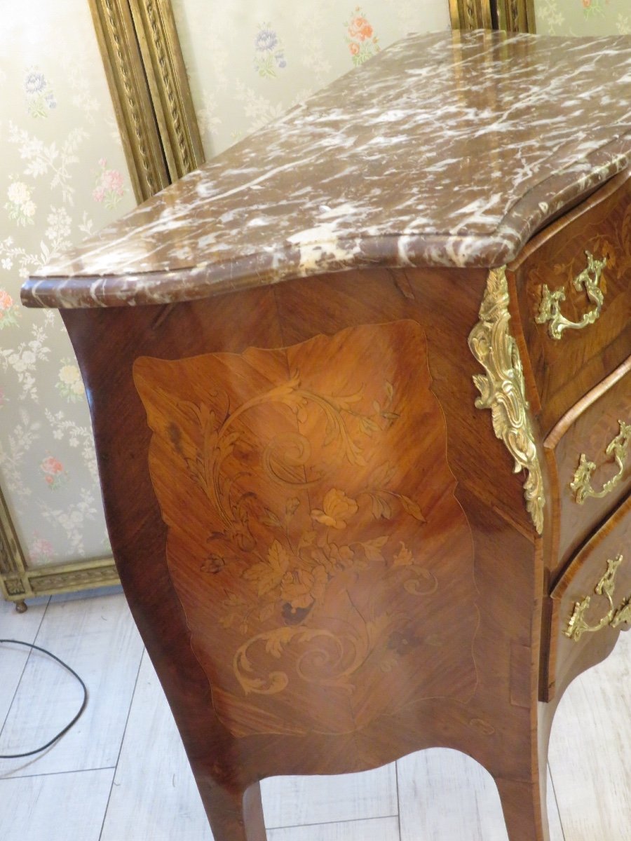 Commode galbée , marquetée  , dessus de marbre époque  XIX ème-photo-1