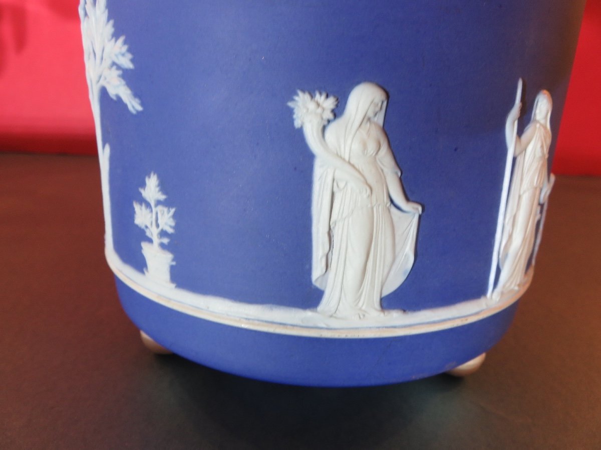 English Biscuit Porcelain Cache Pot By Wedgwood, Signed.-photo-2