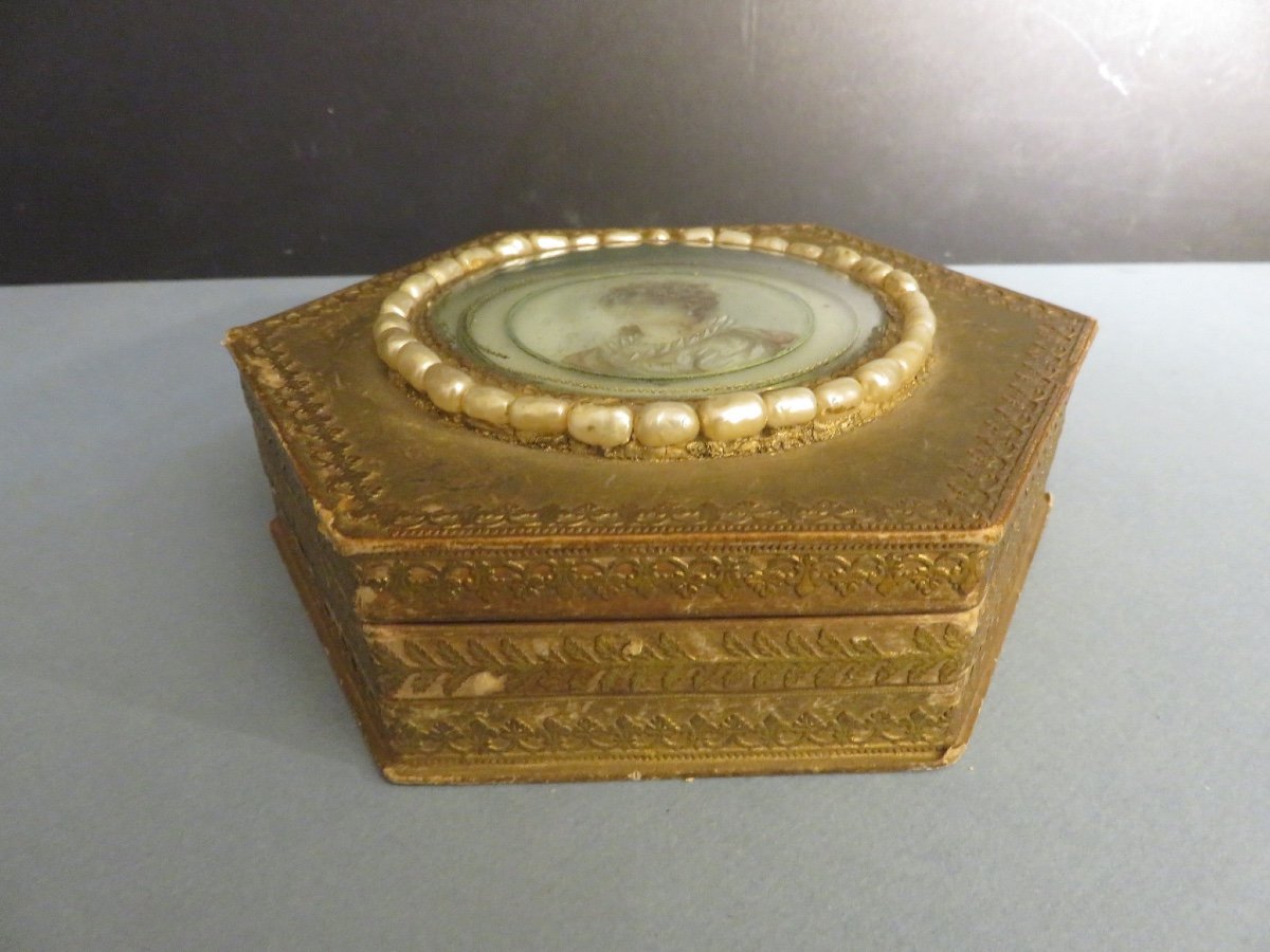 Box Fixed Under Glass, With Three-part Cut Sides, Portrait Of The Duchess Of Angoulême -photo-5